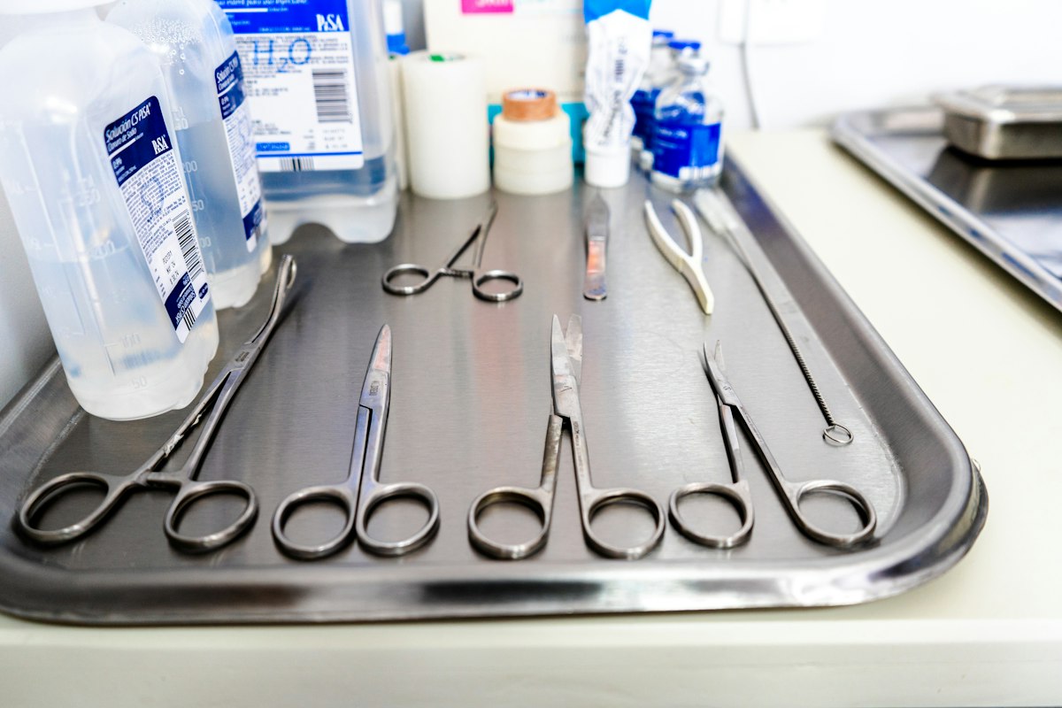 Real-time AI inspection for medical device cleanliness